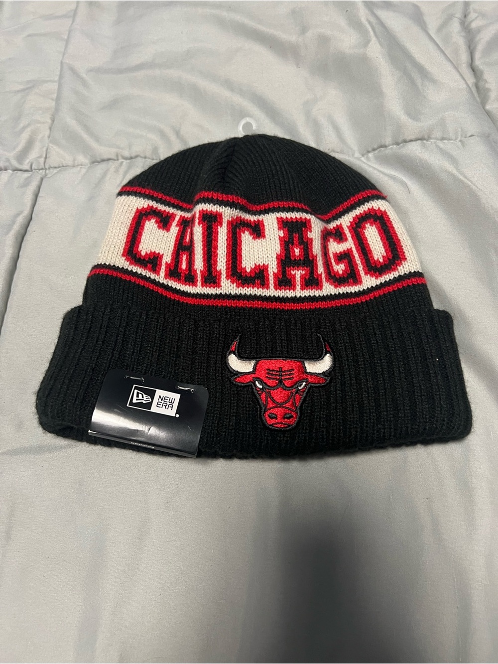 Chicago Bulls Knit Beanie by New Era - Black & Red